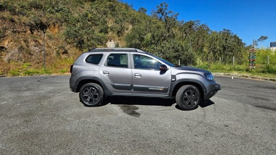 renault duster iconic plus 1 3 turbo 2025 cinza cassiopee com pack outsider lateral parado