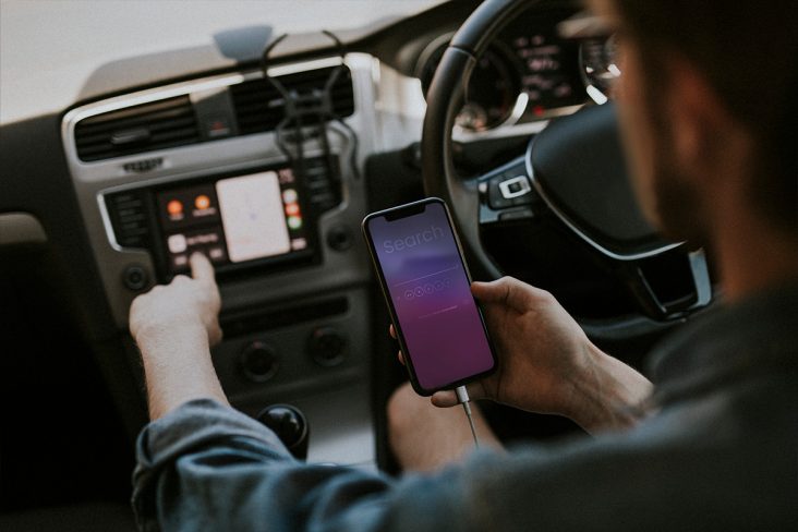 USAR CELULAR AO VOLANTE SEGURO ACIDENTE TECNOLOGIA