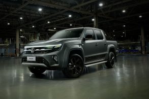 volkswagen amarok extreme 2025 cinza frente parada em fabrica