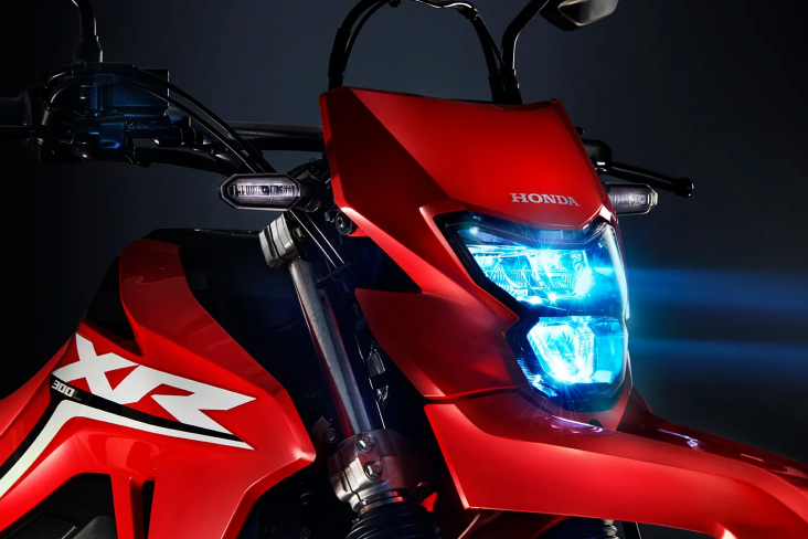 farol xr 300l tornado vermelho f