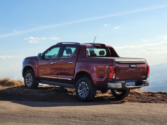 chevrolet s10 high country 2025 vermelho scarlet traseira parado 2