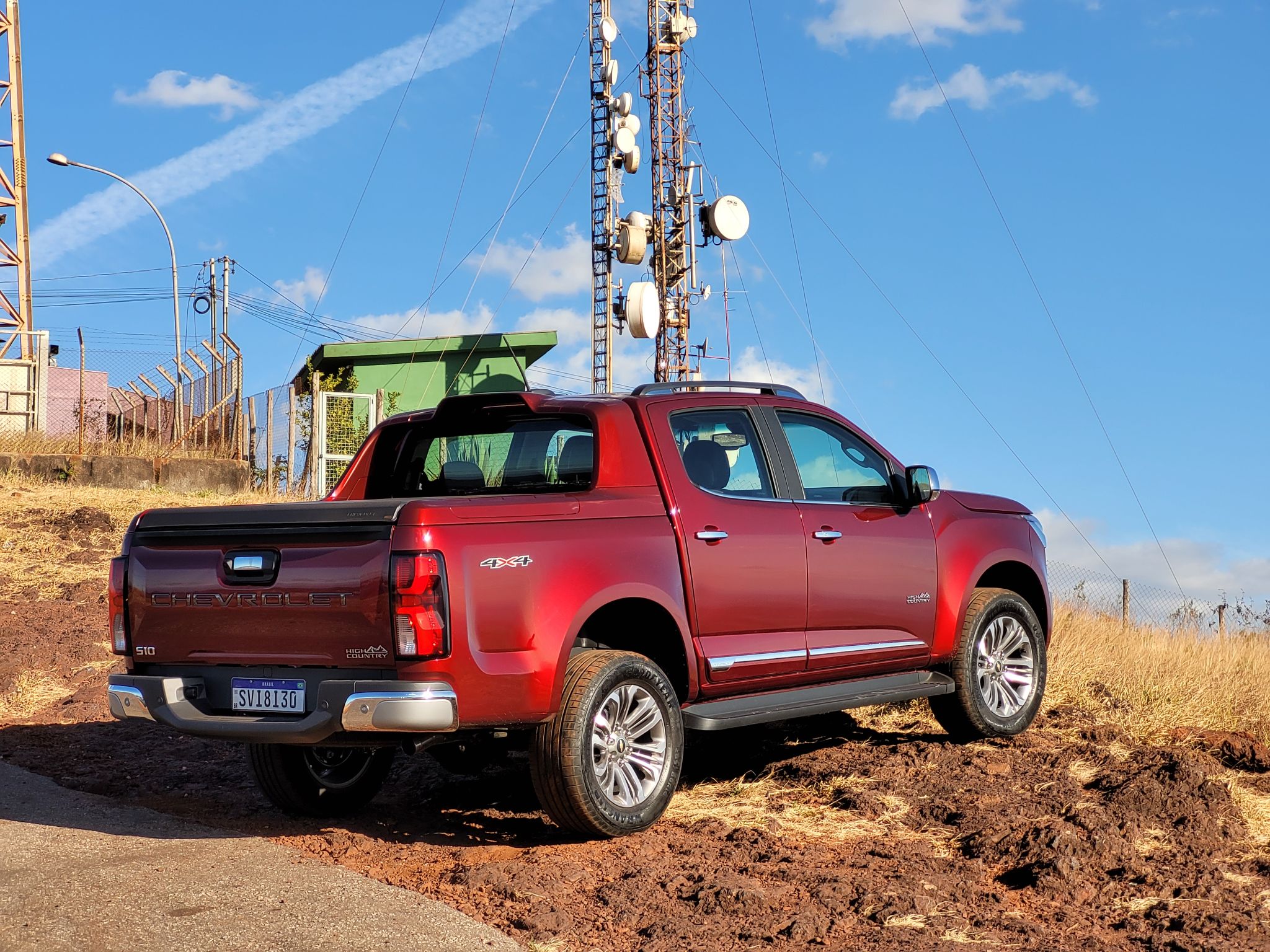 chevrolet s10 high country 2025 vermelho scarlet traseira parado 3