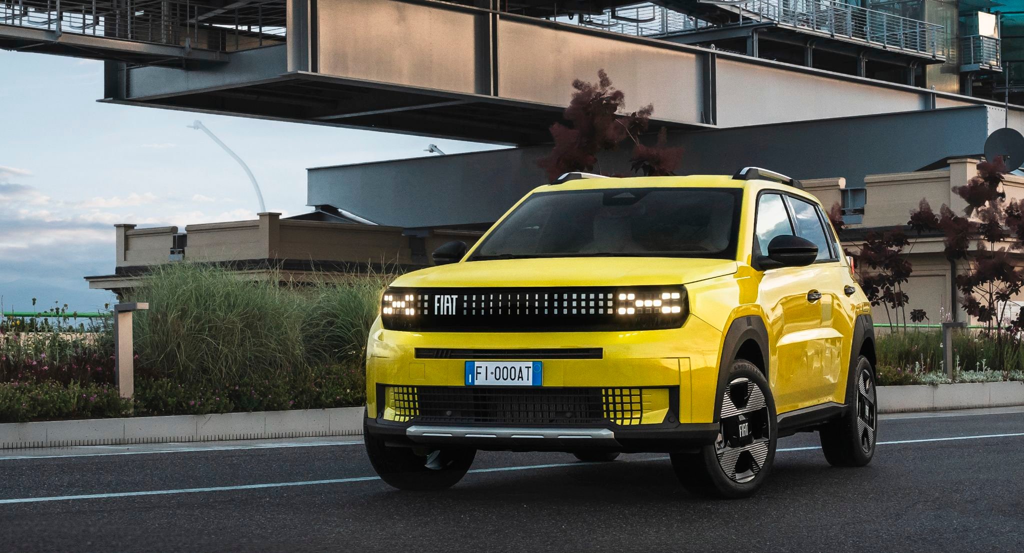 fiat grande panda 2025 amarelo frente parado