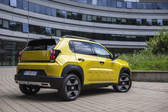 fiat grande panda amarelo traseira parado