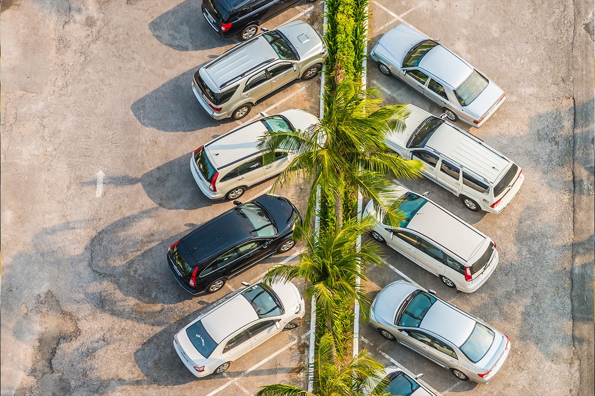 Aprenda a forma correta de estacionar um carro com câmbio automático