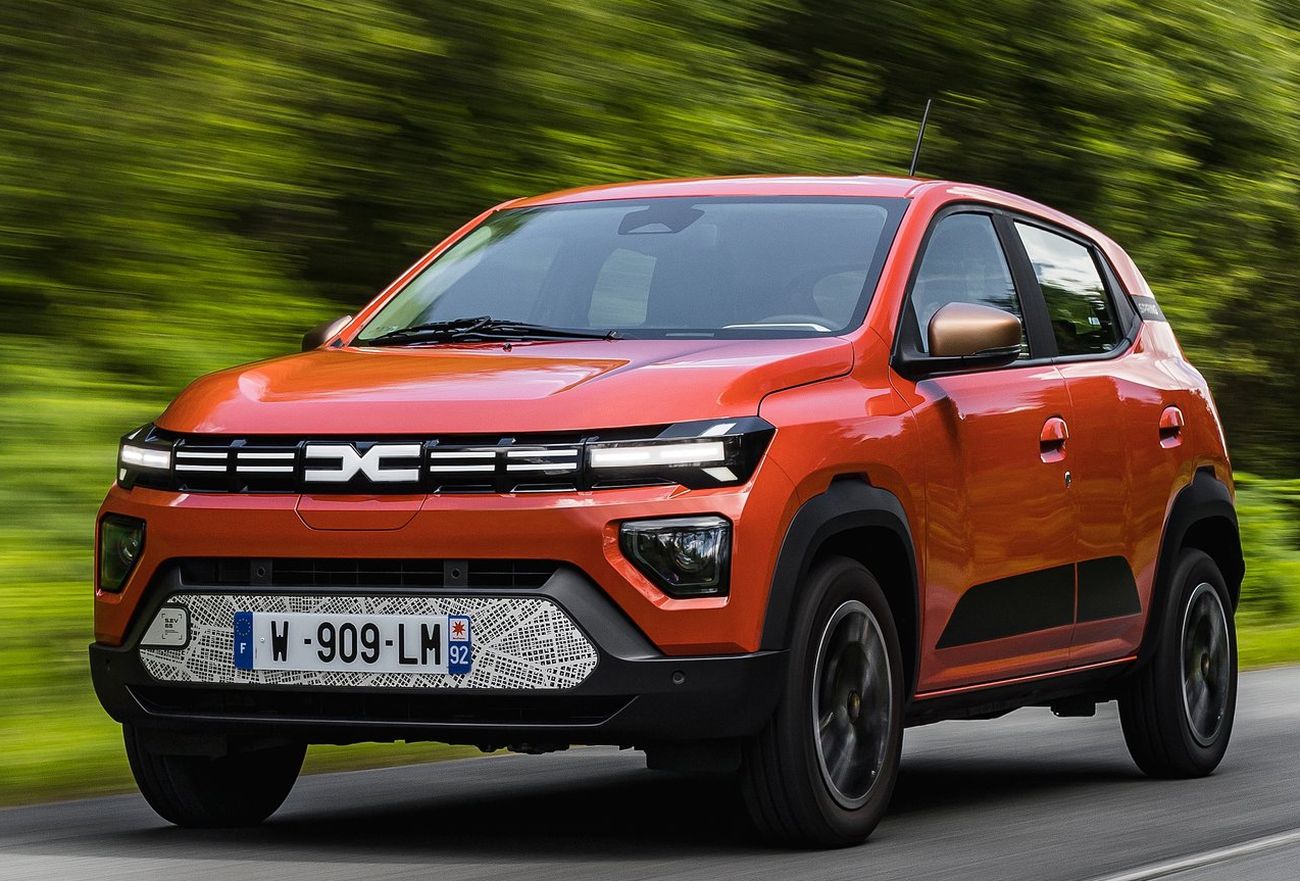 DACIA SPRING 2024 LARANJA EM MOVIMENTO