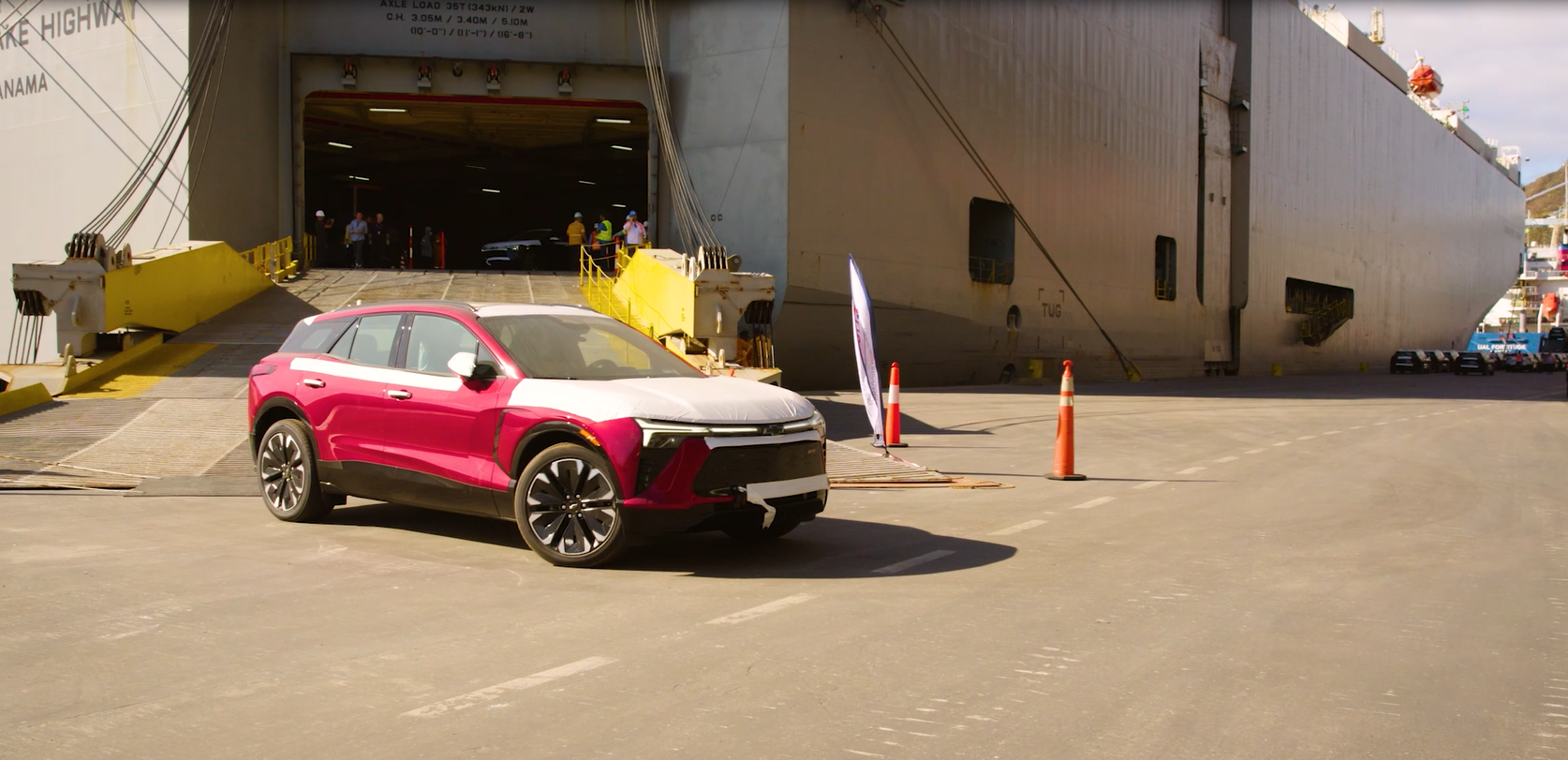 chevrolet blazer ev desembarcando no porto de vitória