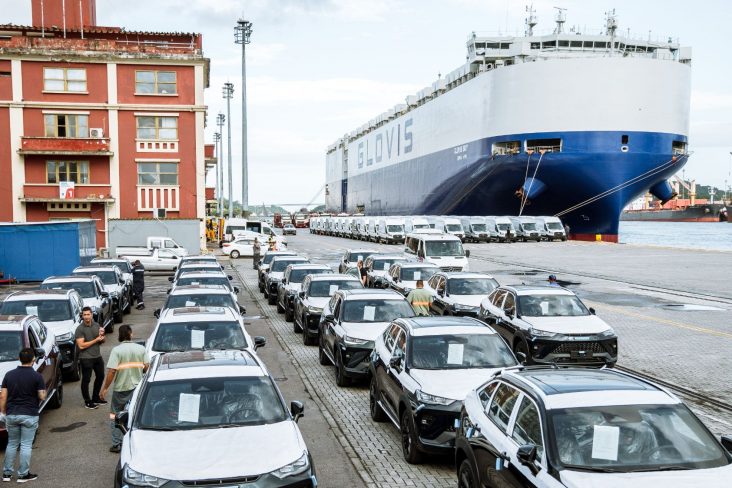 patio de porto com varias unidades do gwm haval h6 gt