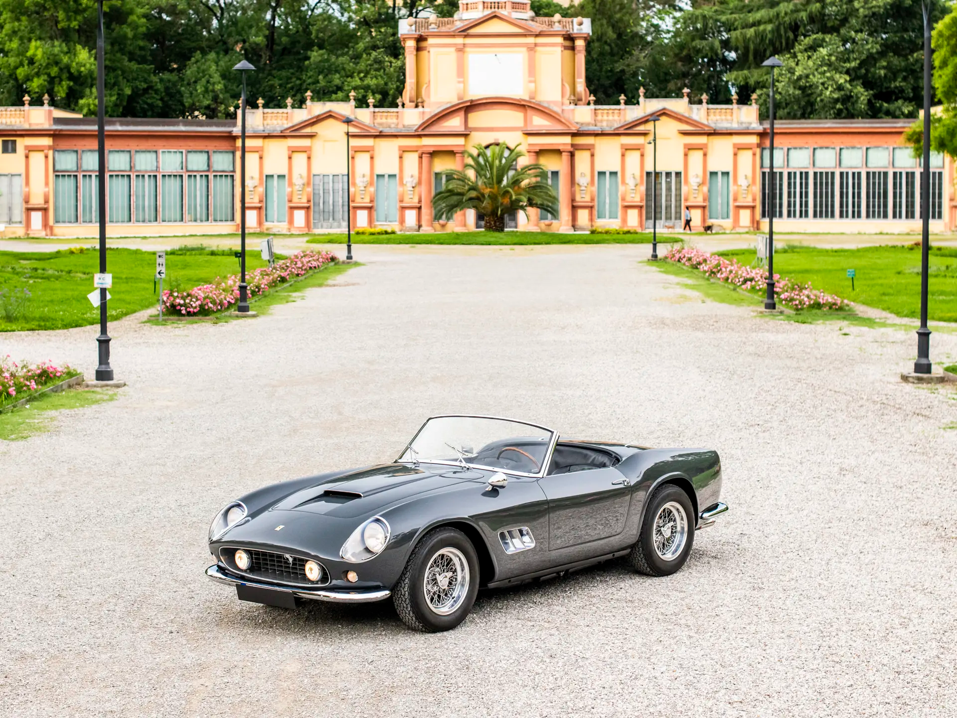 Primeira Ferrari 250 GT SWB California Spider vai a leilão