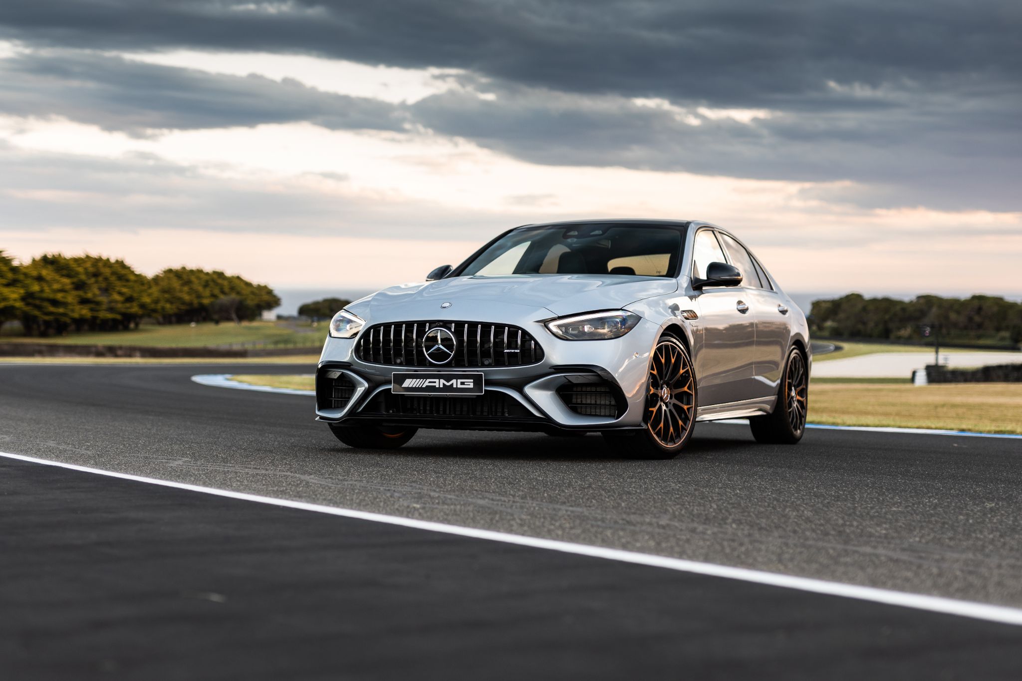 mercedes amg c 63 s e performance prata frente parado