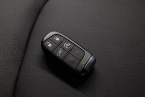 Jeep Renegade Sahara 2025 chave presencial