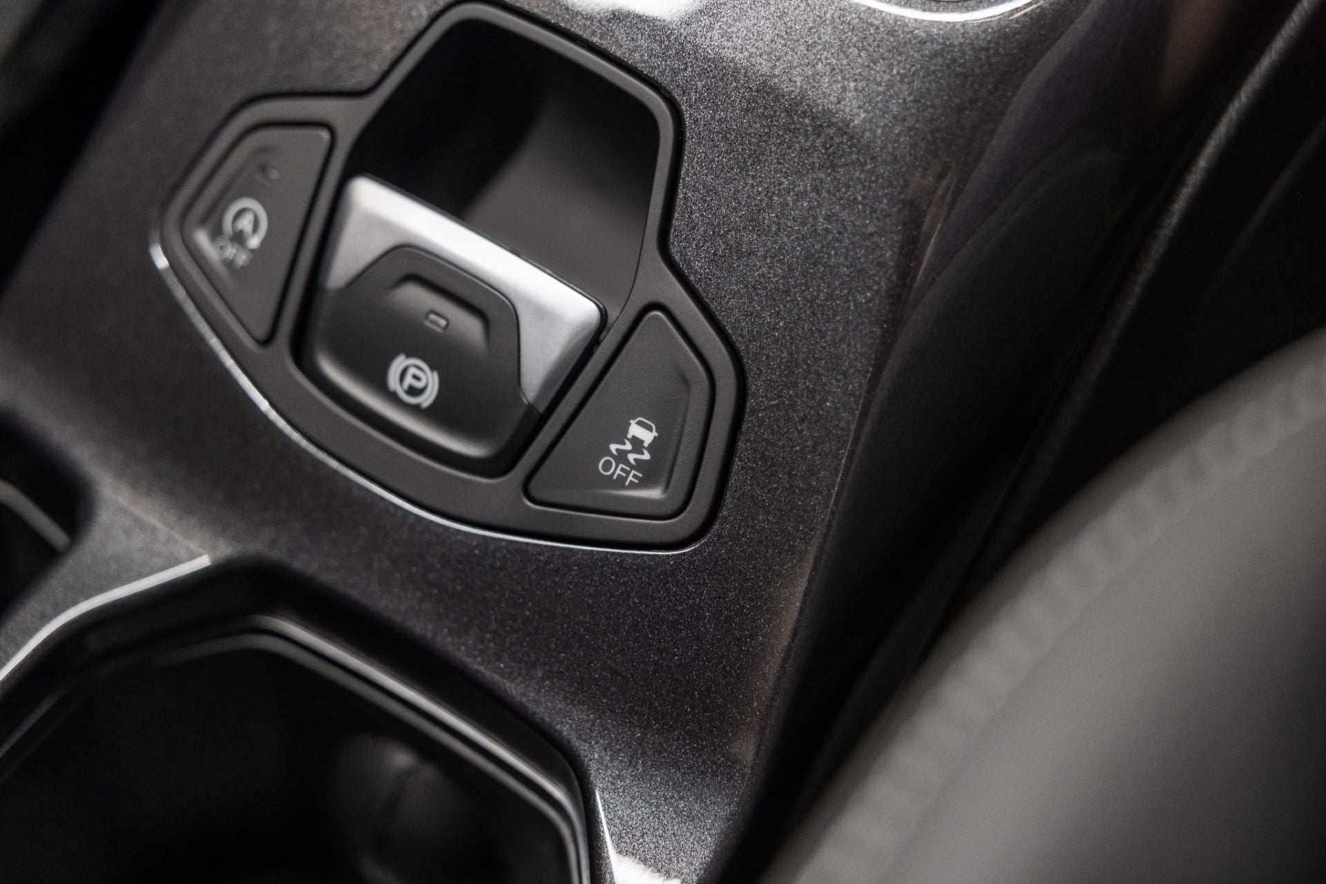 Jeep Renegade Sahara 2025 interior freio de estacionamento eletrônico