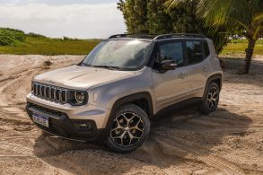 Jeep Renegade Sahara 2025 slash gold frente parado