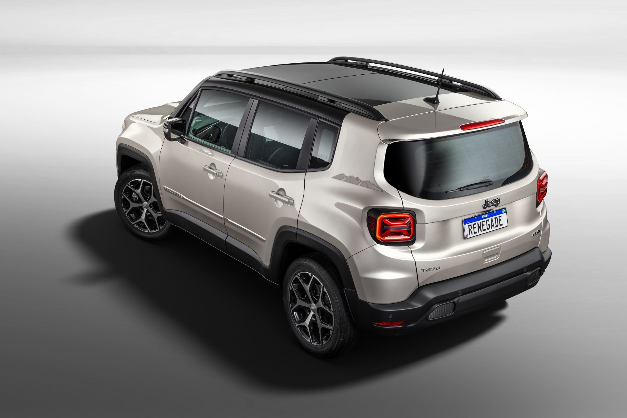 Jeep Renegade Sahara 2025 slash gold traseira vista de cima