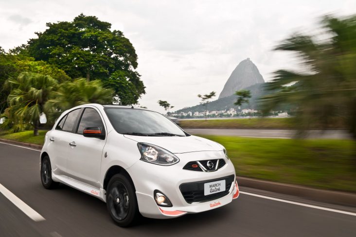 nissan march rio 2016 branco frente em movimento pao de acucar