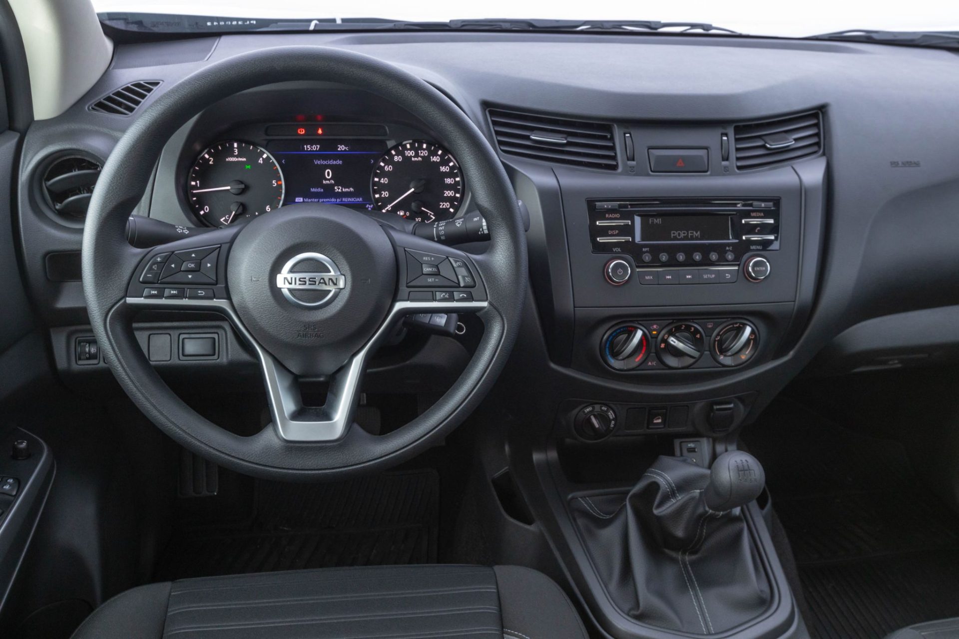 nissan frontier s 4x4 cabine dupla interior painel