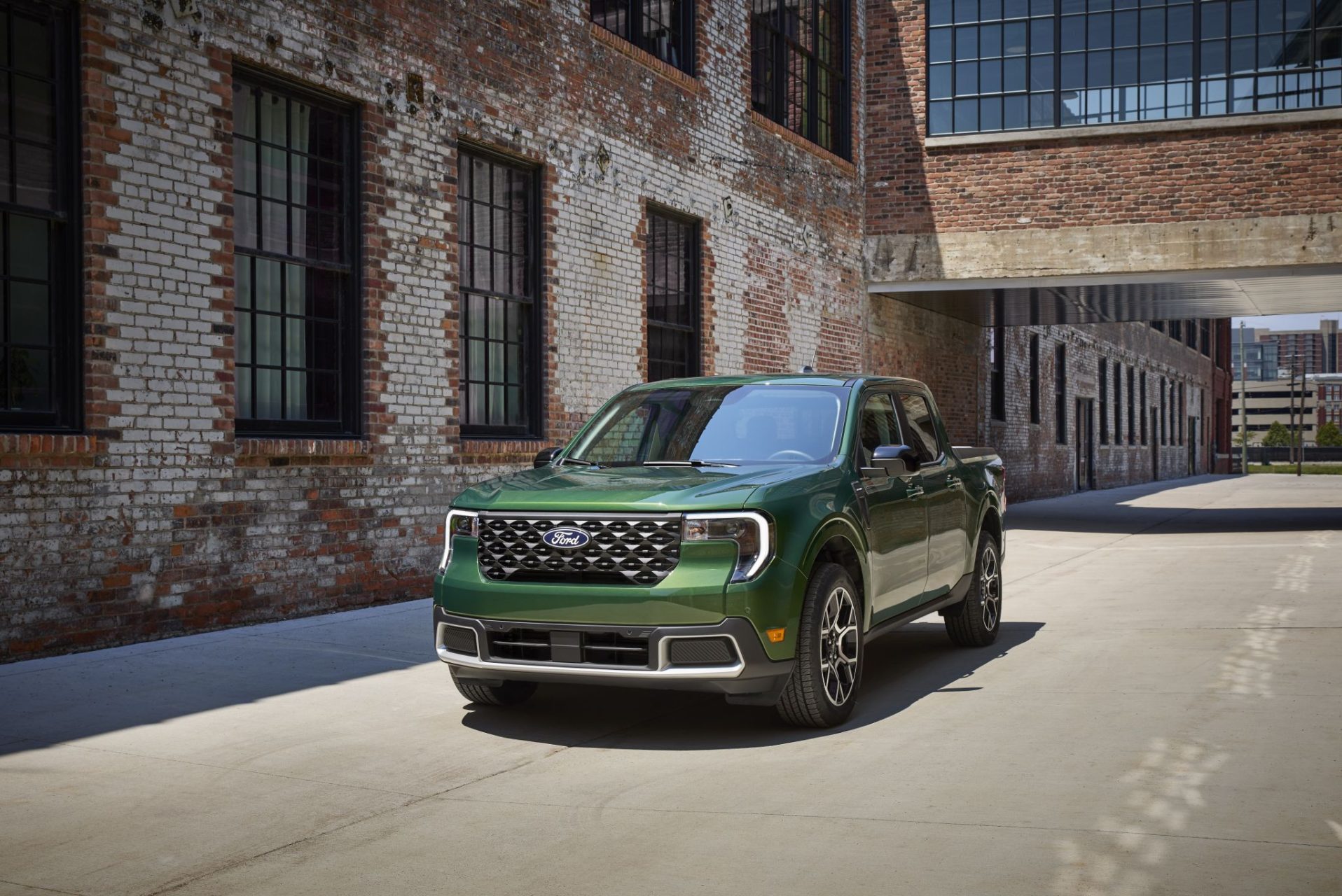 ford maverick lariat 2025 verde frente parado