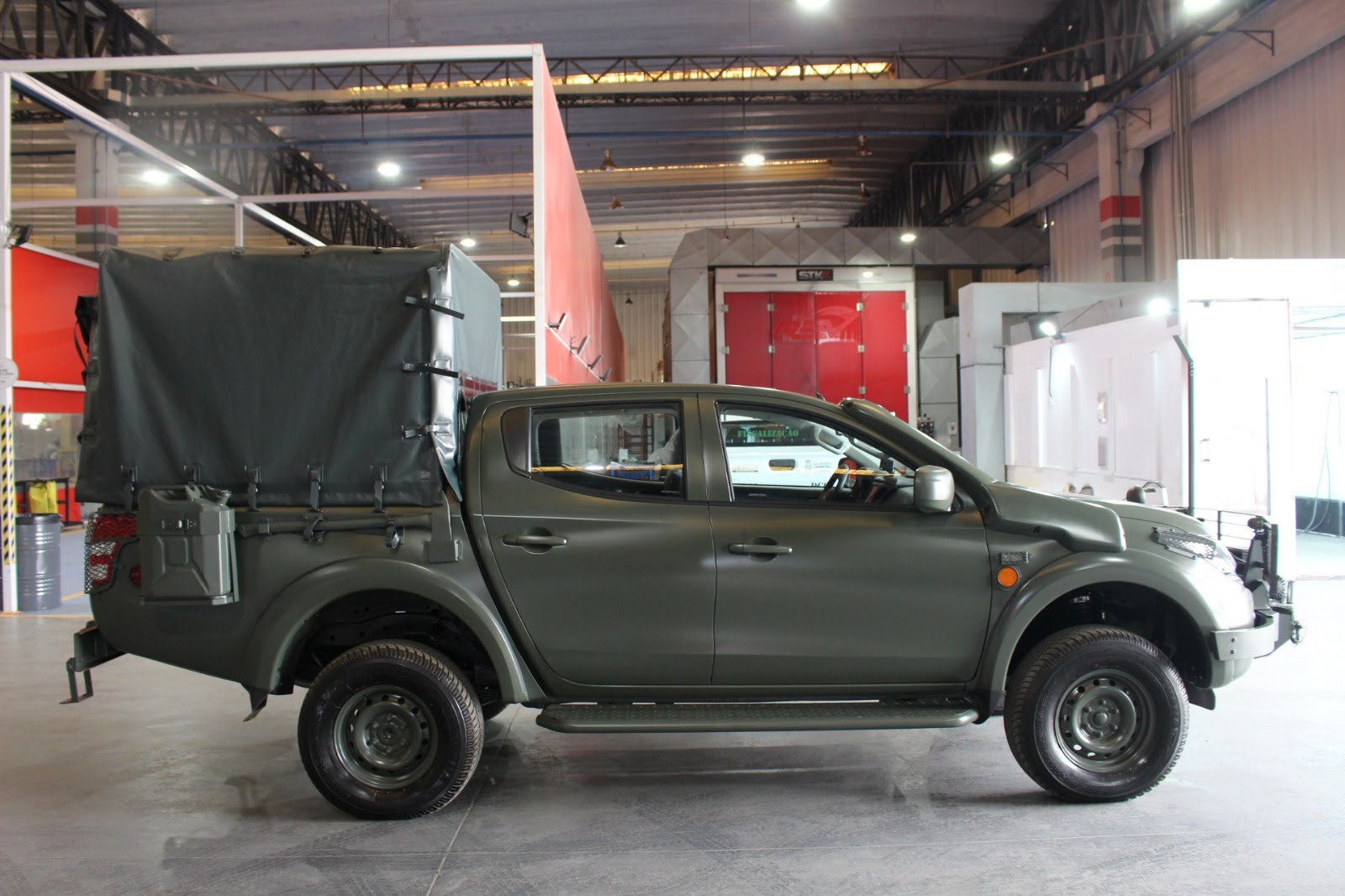 Mitsubishi L200 Triton caveirão de REVO (8)