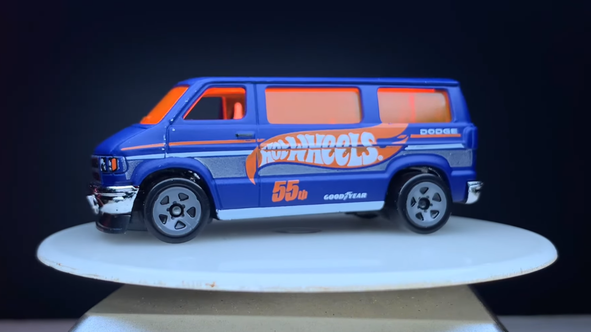 Van Hot Wheels é transformada em super caminhonete