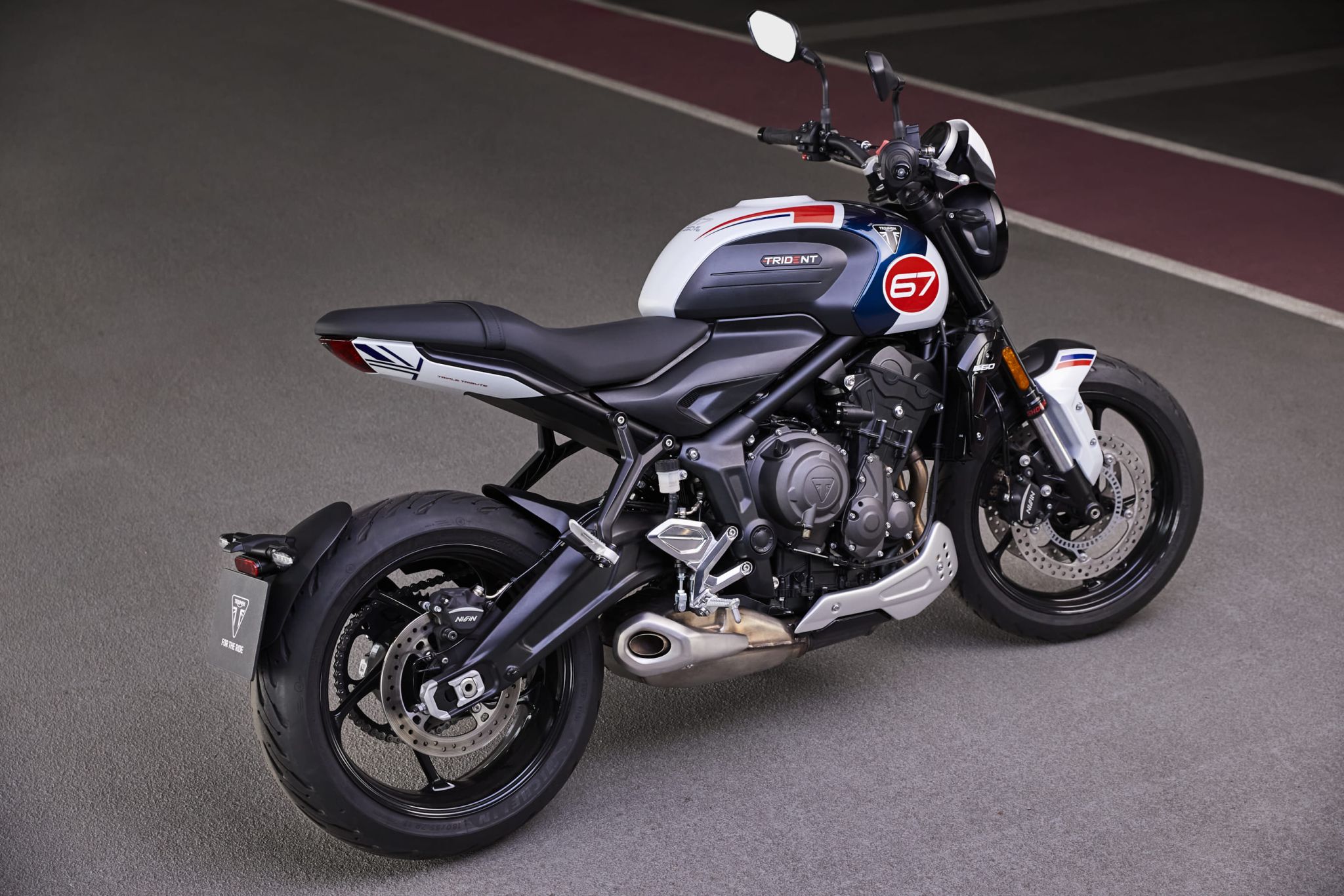 Triumph lança Trident 660 Triple Tribute Edition: por R$ 49.990 