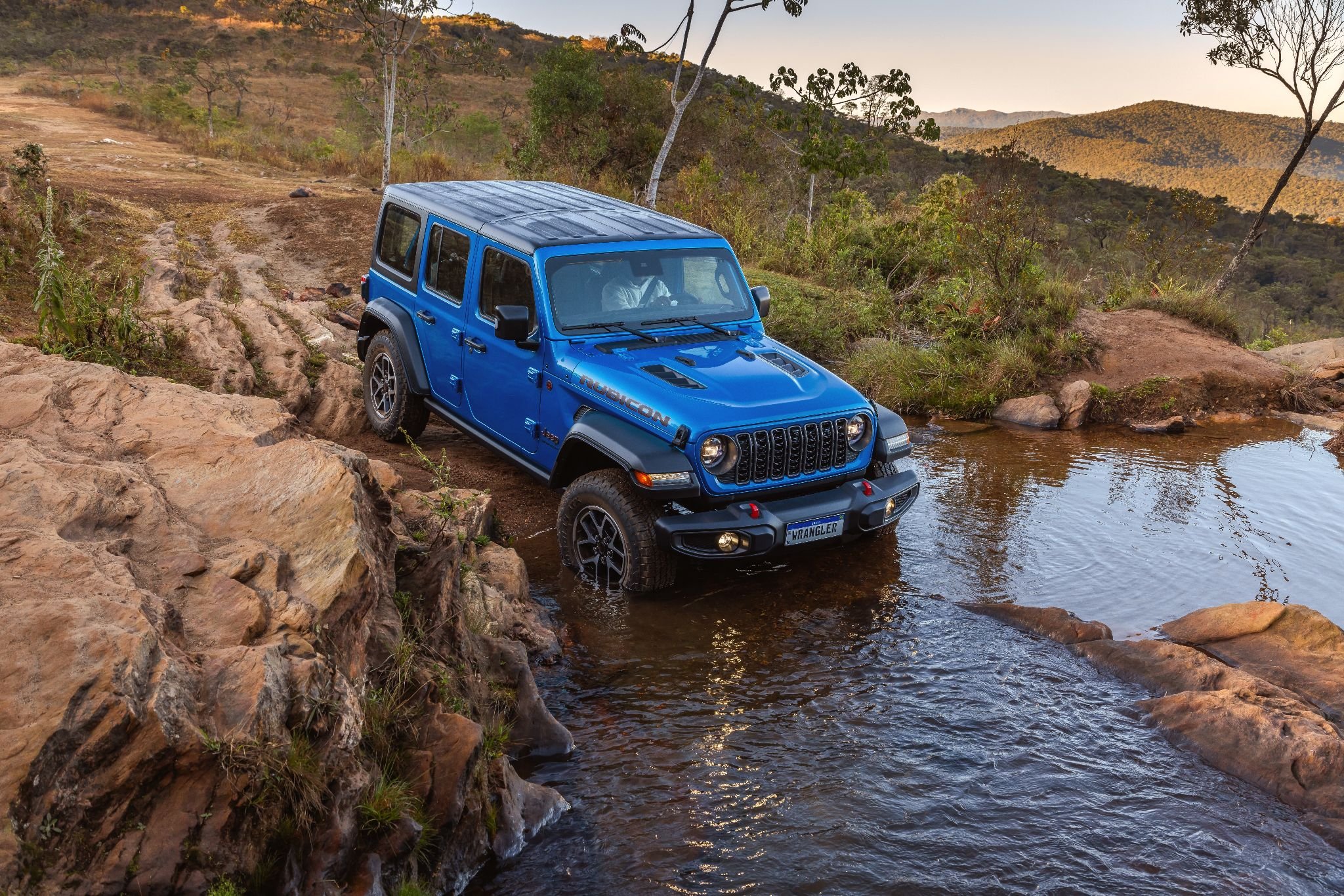 Jeep Wrangler Rubicon 2025 azul frente