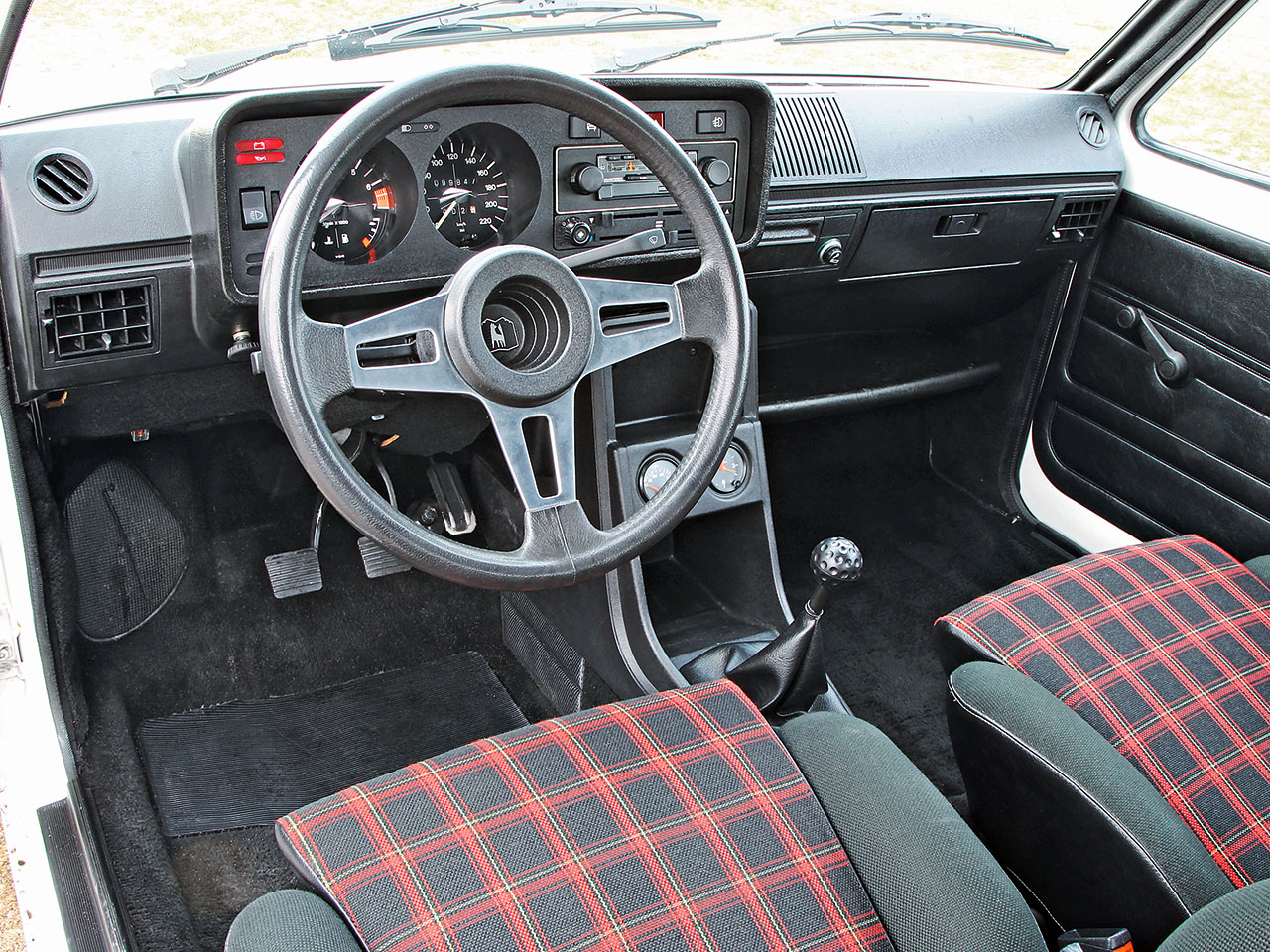 volkswagen golf gti 3 door interior primeira geração