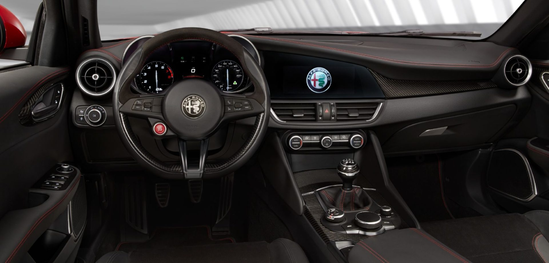 alfa romeo giulia quadrifoglio interior painel