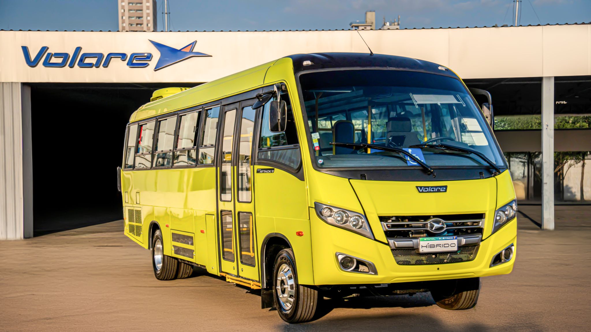 Micro-ônibus híbrido usa motor ‘Renault’ a etanol como gerador