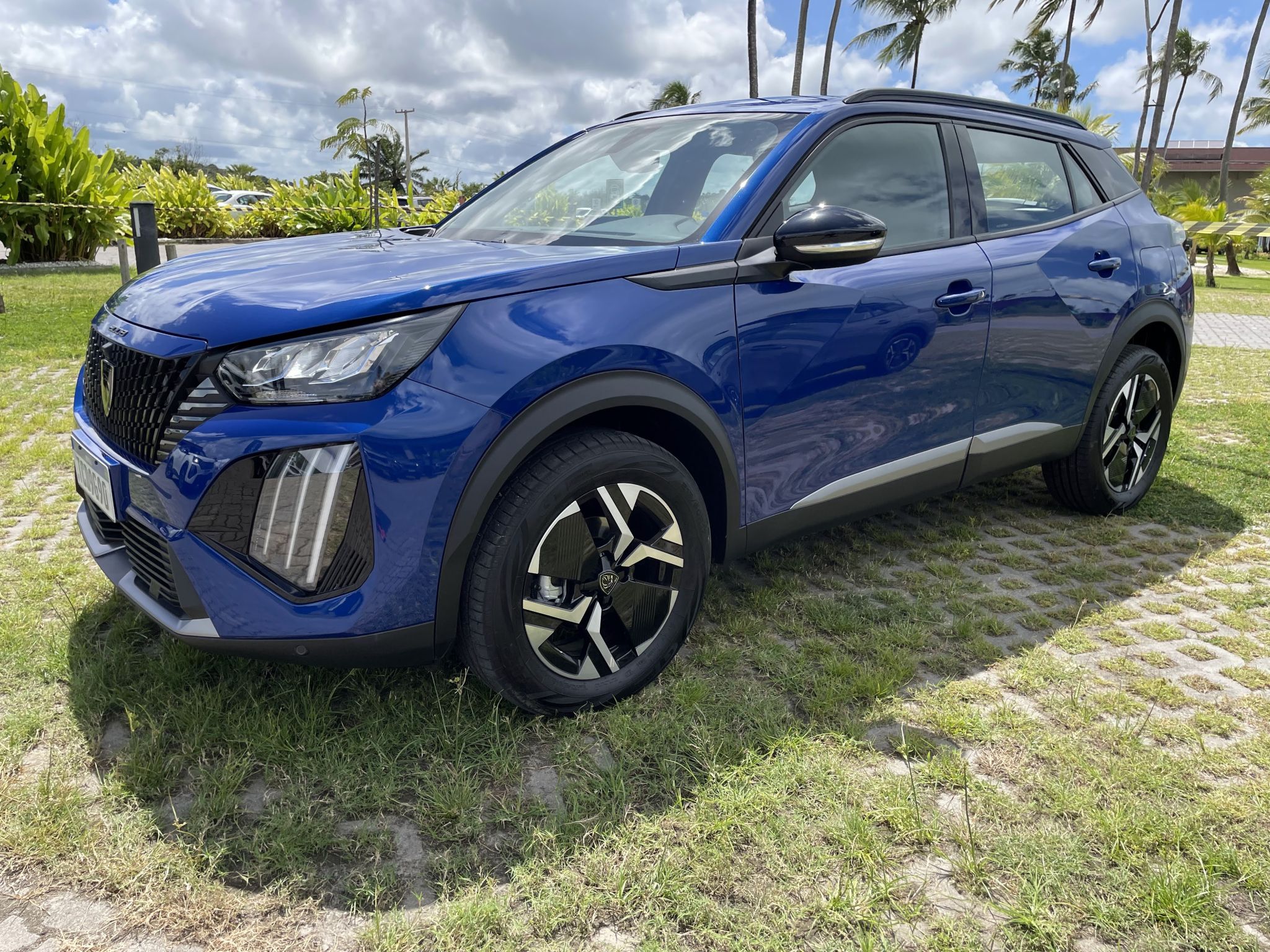 PEUGEOT 2008 ALLURE AZUL FRENTE LATERAL (2)