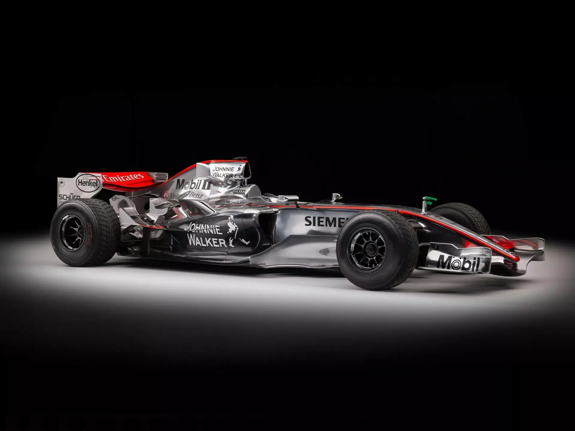 McLaren pilotada por Lewis Hamilton vai a lelião por R$ 19 milhões
