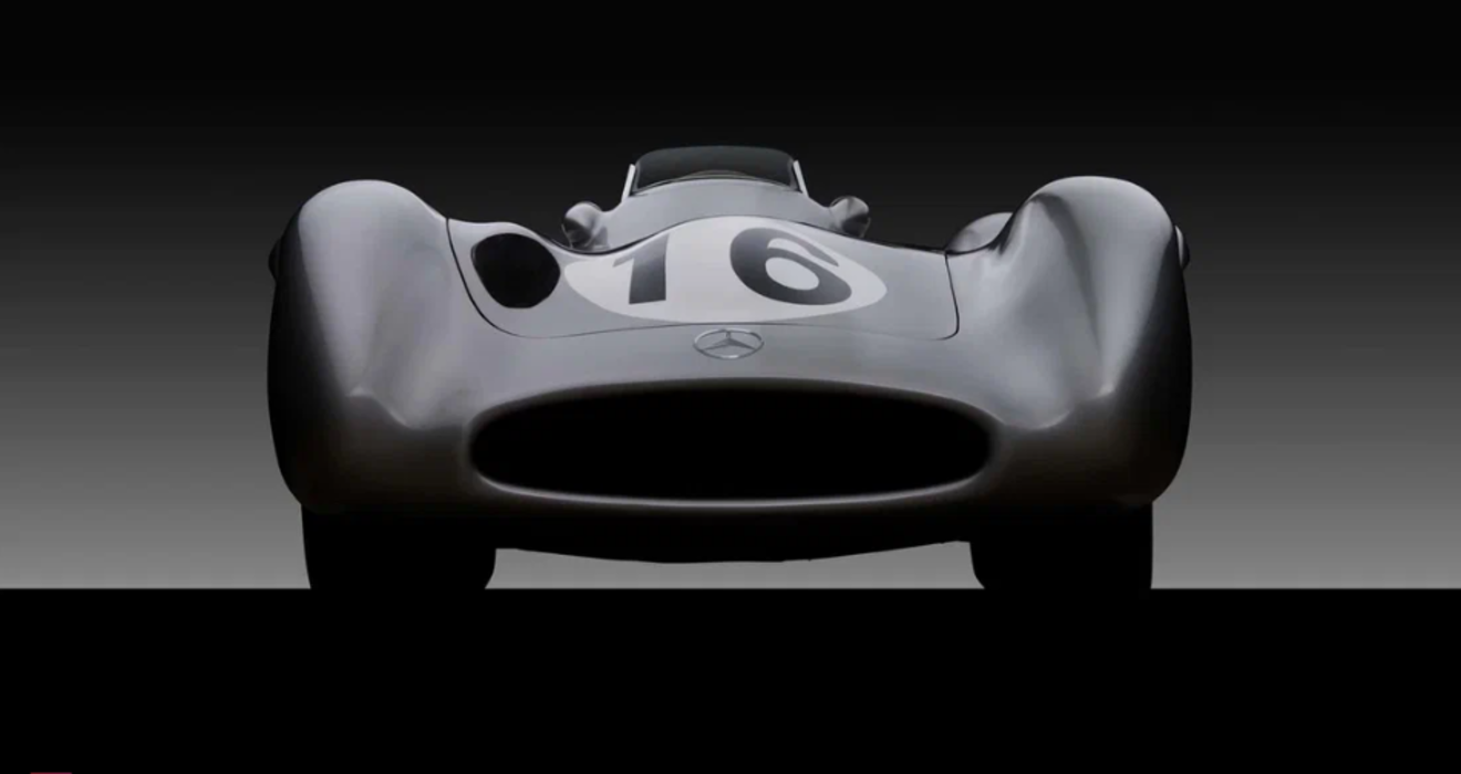 Mercedes Benz W196 Streamliner prata dianteira com número 16 no capô