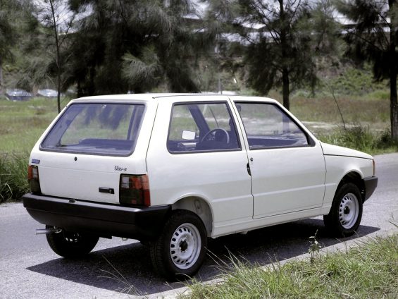 fiat uno S 1984 branco traseira