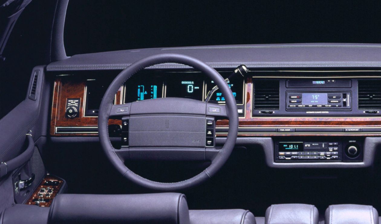 LINCONL TOWN CAR 1993 INTERIOR