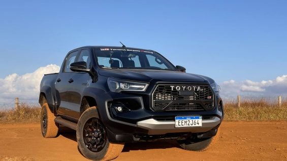 TOYOTA HILUX GR SPORT 2024 PRETA FRENTE LATERAL TRASEIRA (1) TOYOTA HILUX GR SPORT 2024 PRETA FRENTE LATERAL TRASEIRA (1)
