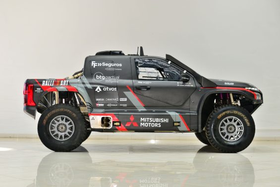 MITUBISHI TRITON ULTIMATE RACING 2024 PROTOTIPO FRENTE LATERAL NA PISTA (5)