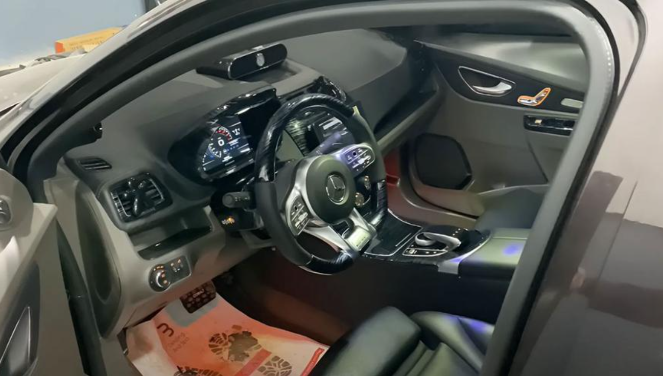 interior cobalt transformado mercedes