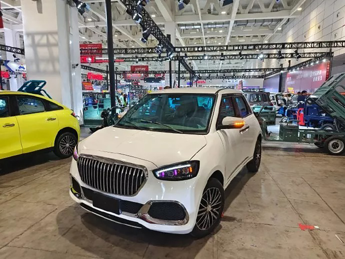 cópia chinesa de mercedes maybach gls frente