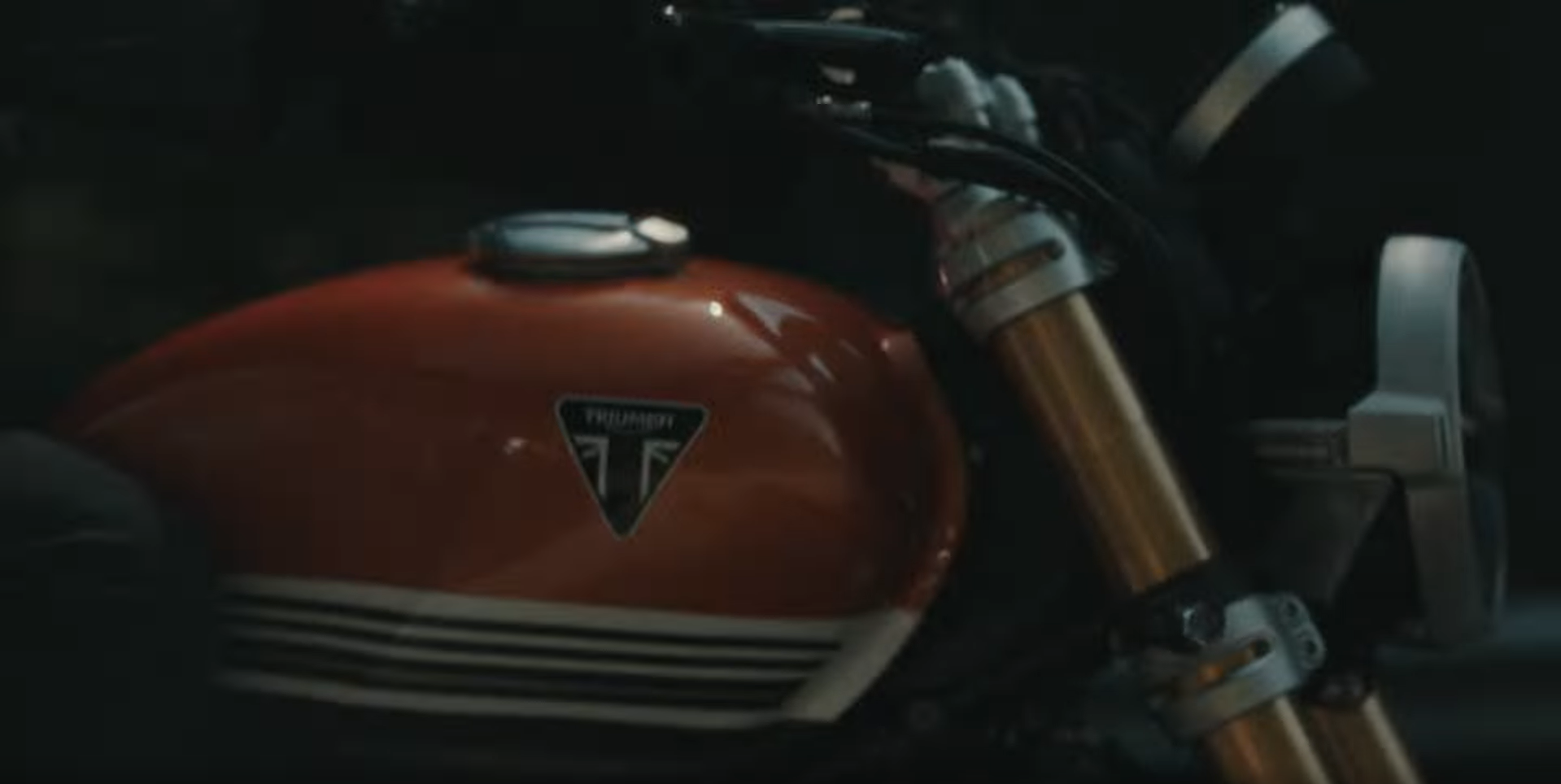 Nova moto Triumph a ser revelada (2)