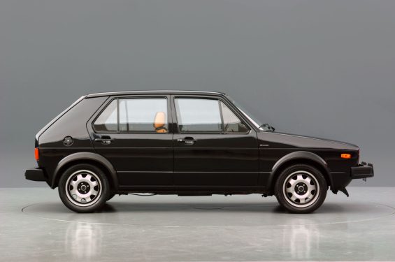 volkswagen golf gti 5 door giorgetto giugiaro preto lateral