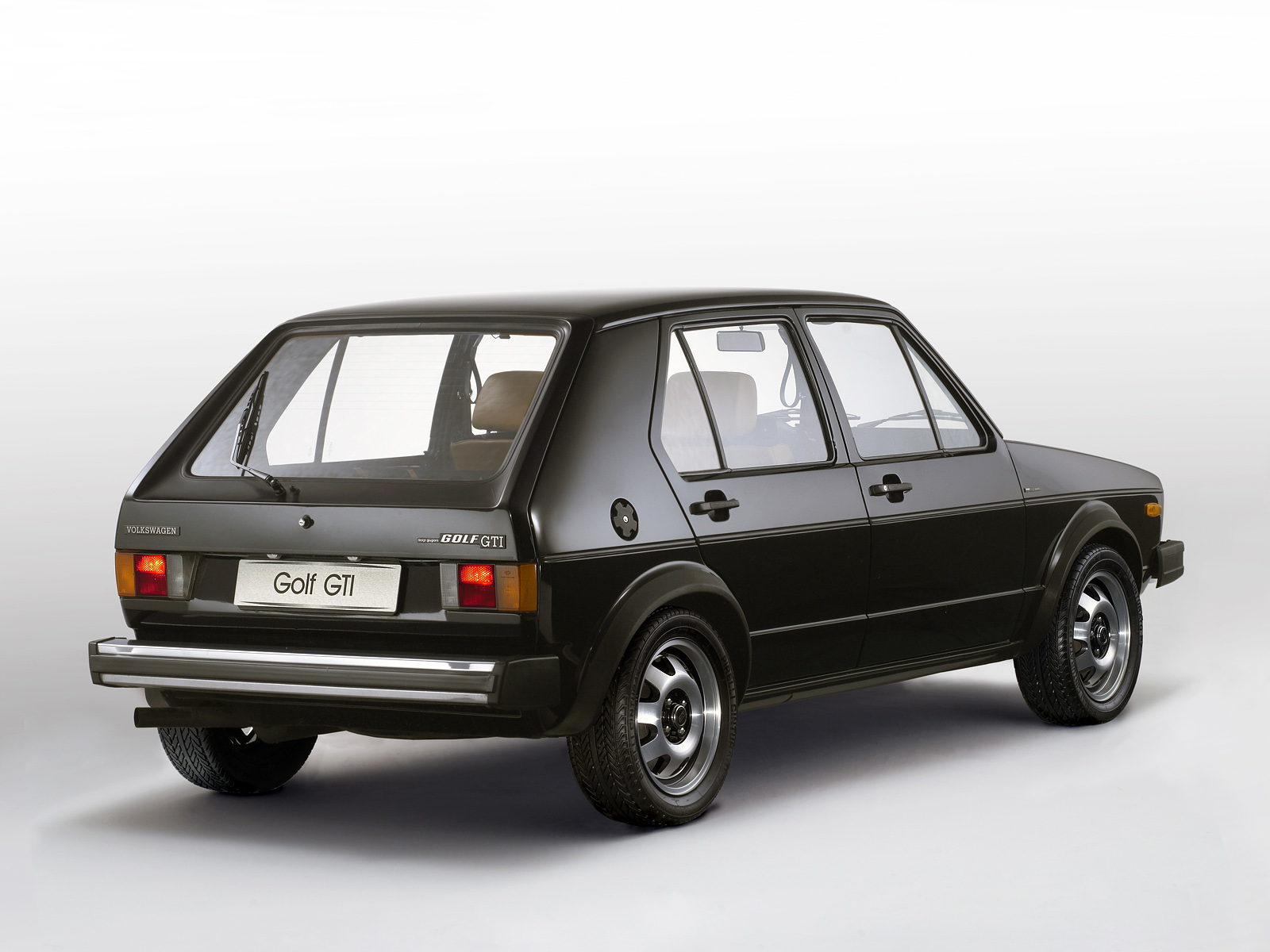 volkswagen golf gti 5 door giorgetto giugiaro preto traseira