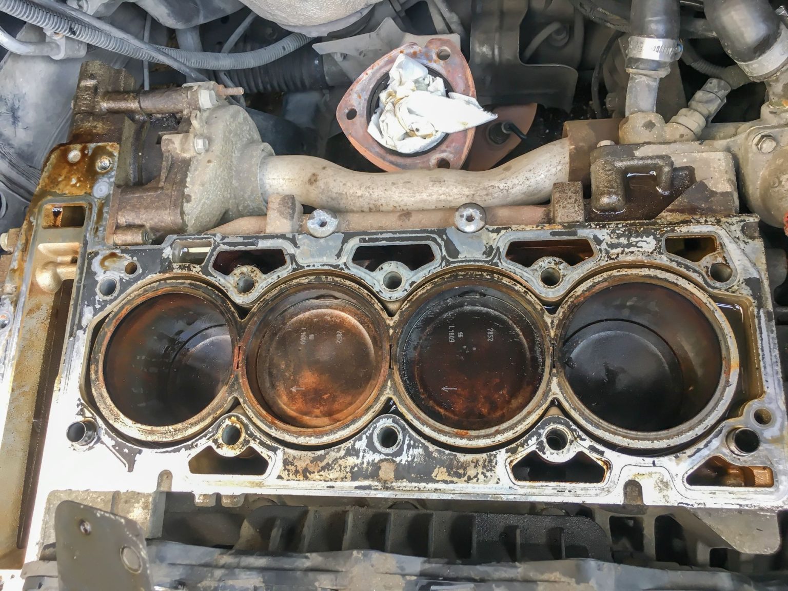 Vazamento de óleo do motor: o que pode ser e como resolver