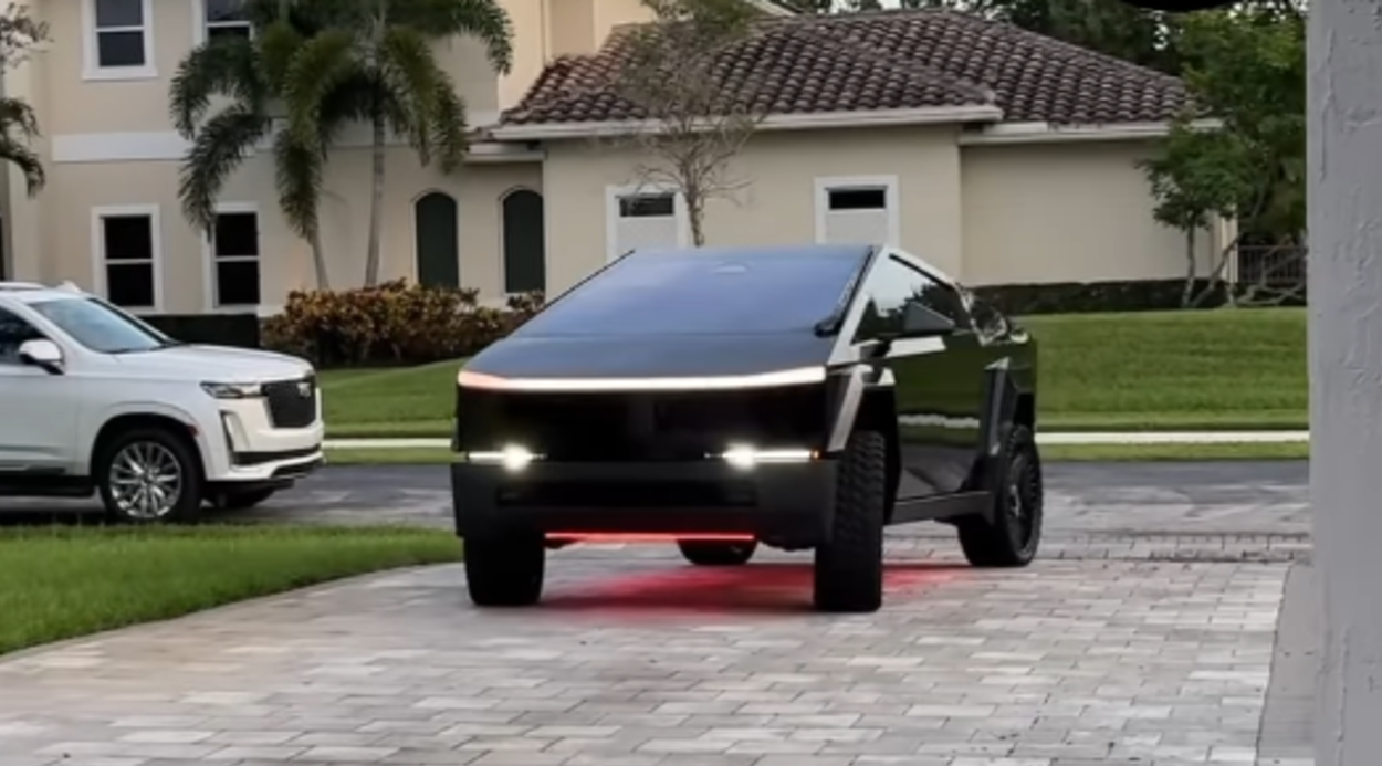 Shaquille O'Neal tem Cybertruck personalizada 'All Black'