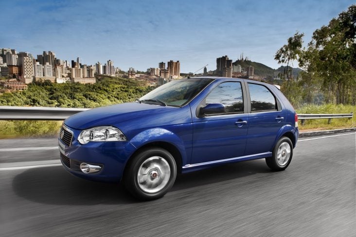 FIAT PALIO EXL 14 2010 AZUL EM MOVIMENTO