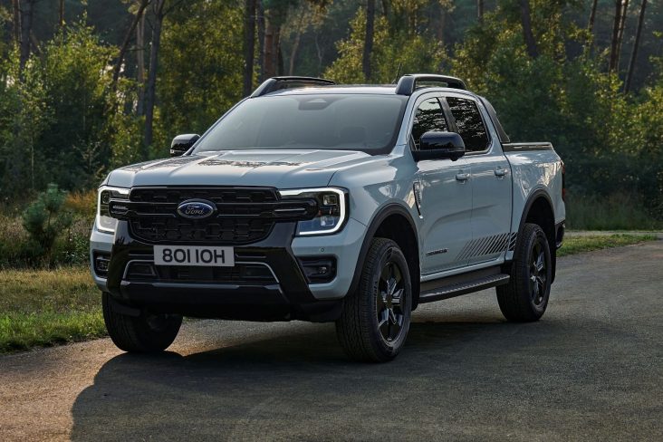 ford ranger stormtrack plug in hybrid 2025 cinza frente parada