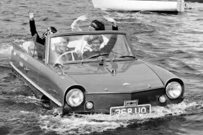 amphicar 770 convertible carro anfíbio foto em preto e branco