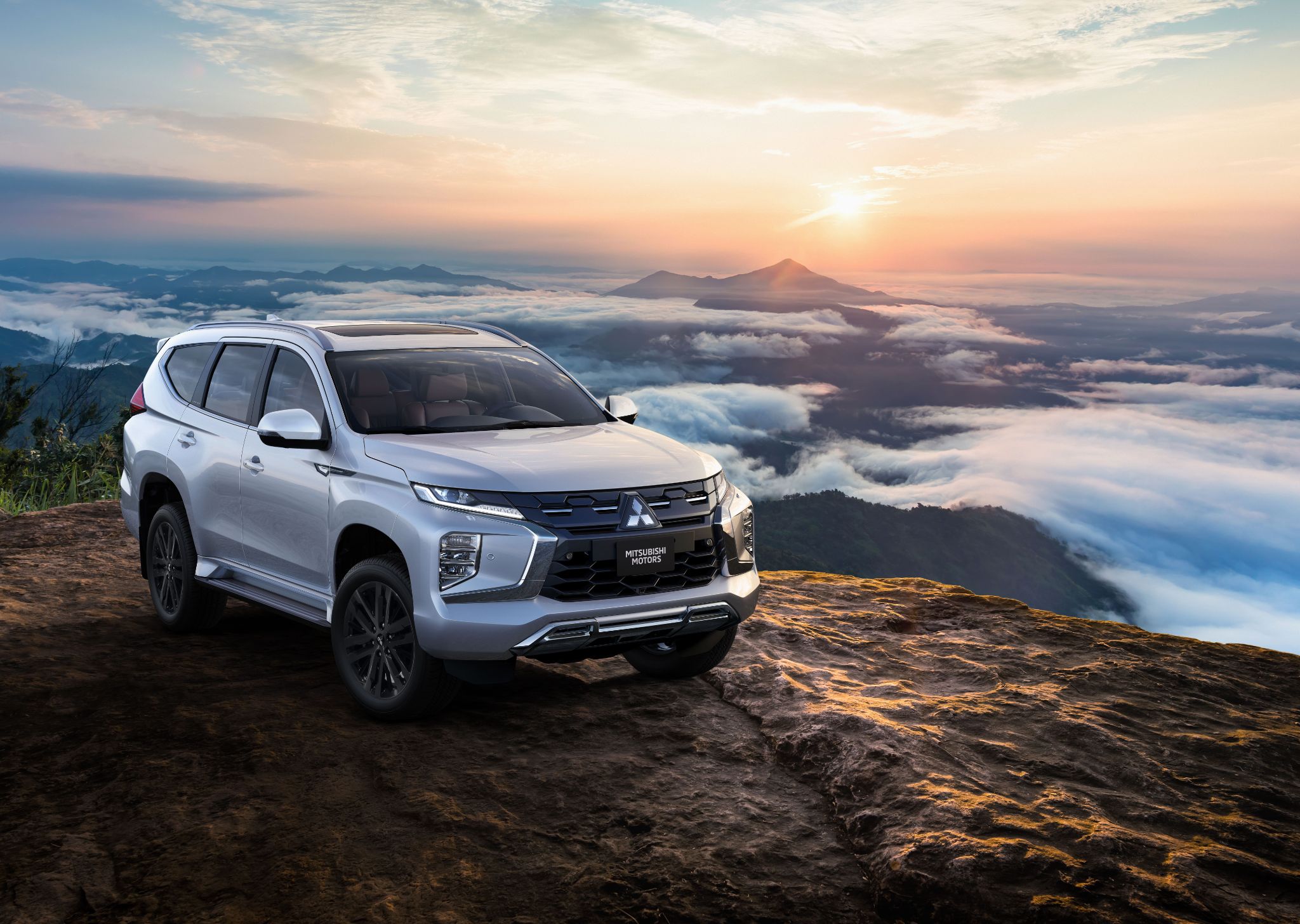 Mitsubishi Pajero Sport 2025 Legend branco frente