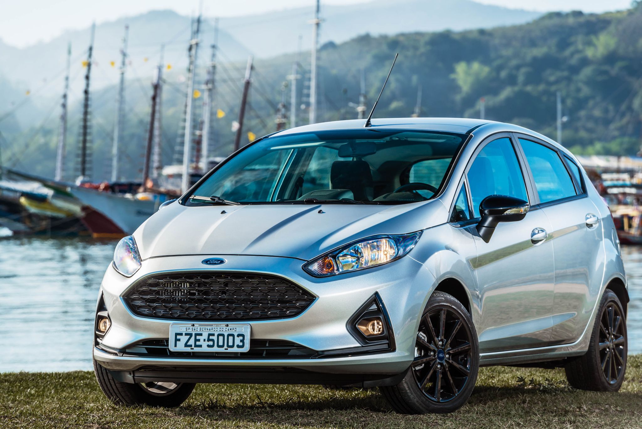 ford fiesta style ecoboost prata frente parado