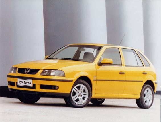 volkswagen gol 1 0 16v turbo 2000 amarelo frente parado