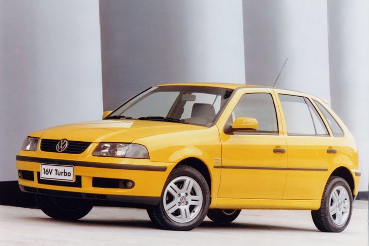 volkswagen gol 1 0 16v turbo 2000 amarelo frente parado