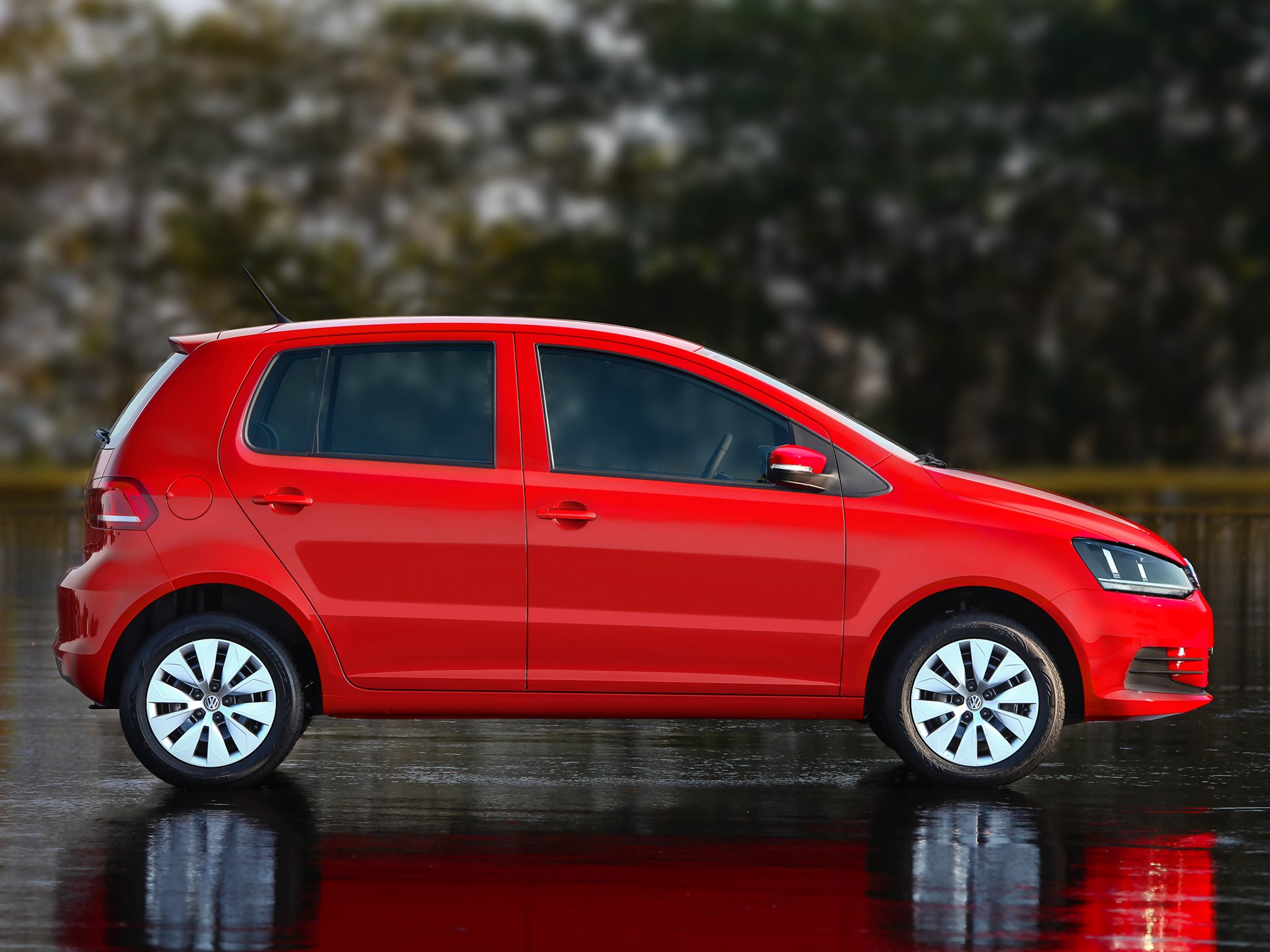 VOLKSWAGEN FOX 2015 VERMELHO LATERAL